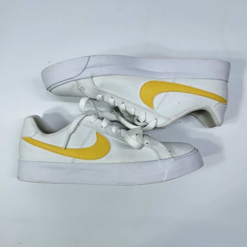 Nike Women’s Size 8 Canvas Tennis Shoes